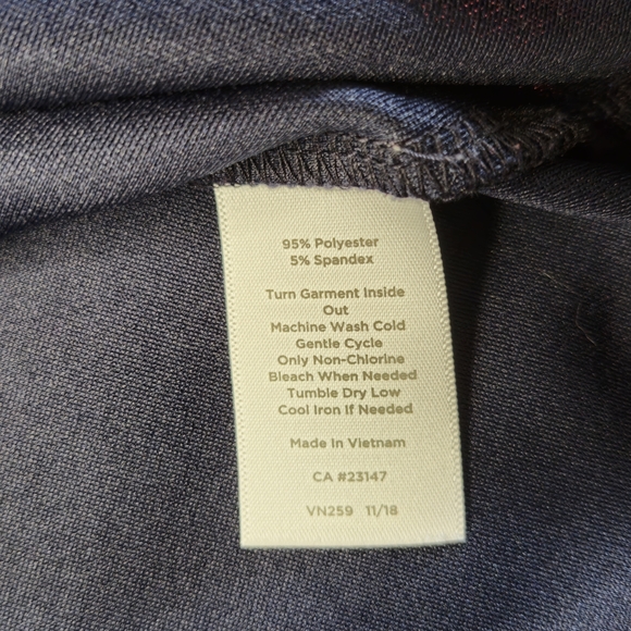 Talbots Twist V-Neck Tee Navy Blue Small Comfortable Washable 3/4 Sleeve Top - Picture 9 of 9